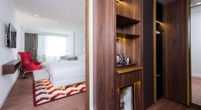 Двухместный номер VIP Level Premium с красивым видом из окна NH Collection Madrid Eurobuilding