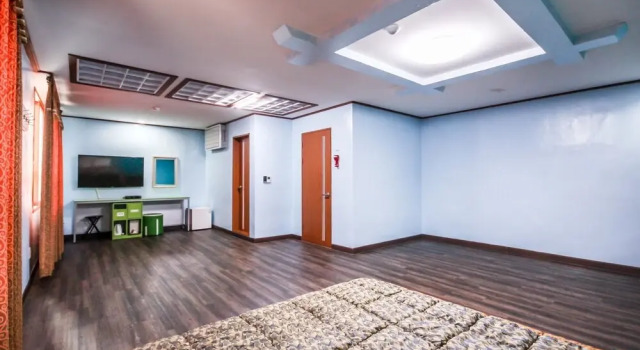 Mungyeong Oncheon Hotel, Забронировать Отель Отели провинции Кёнсан-Пукто с парковкой, Парковка