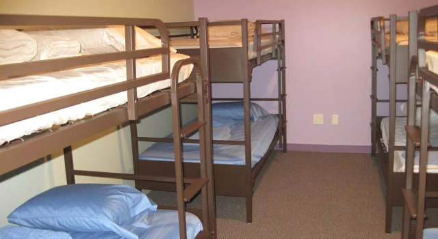 Burlington Hostel, Забронировать Хостел Берлингтон Burlington Area, рядом с Концертная площадка Burlington Memorial Auditorium