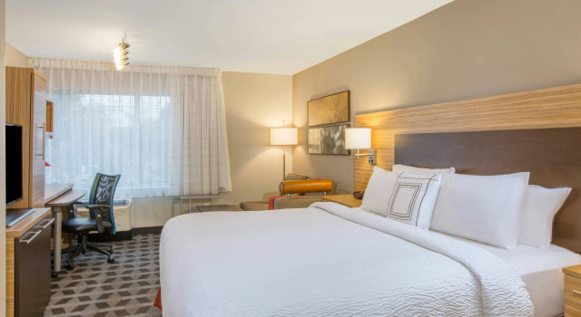 TownePlace Suites by Marriott Olympia, Забронировать Отель Отели Олимпиа с завтраком, рядом с Фермерский рынок Олимпии, Завтраки