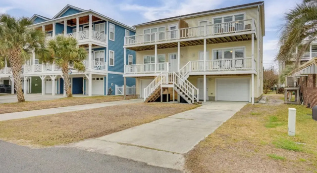 Walk to Shore: Multi-deck Townhome in Kure Beach!, Забронировать Апартаменты/квартира Кур-Бич Уилмингтон