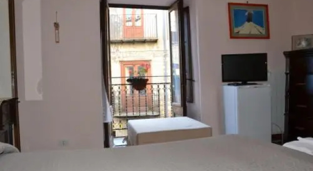La Casa del Pittore di Petralia, Book Hotel Hotels in Sicily with Parking, Parking