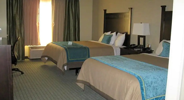 Четырёхместный люкс Little Missouri Inn & Suites New Town