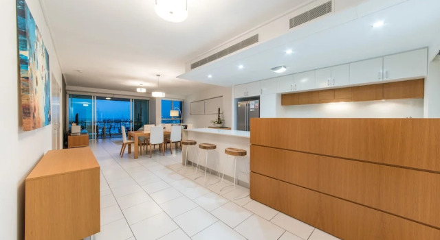 Peninsula 3 Bedroom Apartment, Забронировать Апартаменты/квартира Апартаменты Эрли-Бич, рядом с Рынок пляжа Эйрли, Апартаменты/квартира