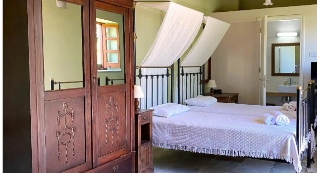 Eveleos Country House