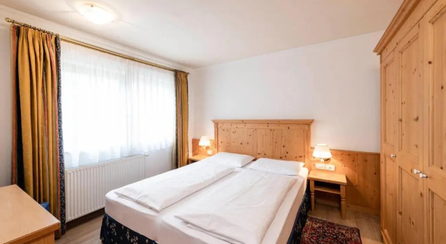 Residence Cesa Rives, Забронировать Отель Отели Сельва-ди-Валь-Гардена с парковкой, рядом с Бугельный подъёмник Кадепунт, Парковка