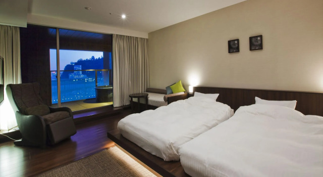 Полулюкс Atami Seaside Spa & Resort
