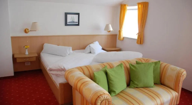Двухместный номер Standard с балконом Hotel Quellenhof