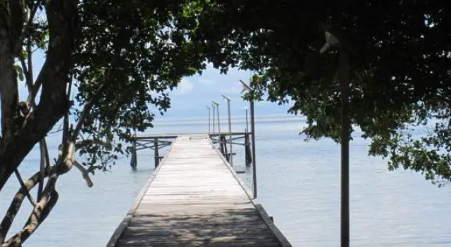 Scuba Republic Beach Bungalows, Prenota Hotel Waisai West Papua