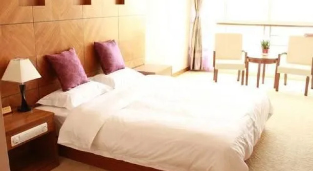 Qianqiu Holiday Hotel, Prenota Hotel Hotel a Shandong con parcheggio, Parcheggio