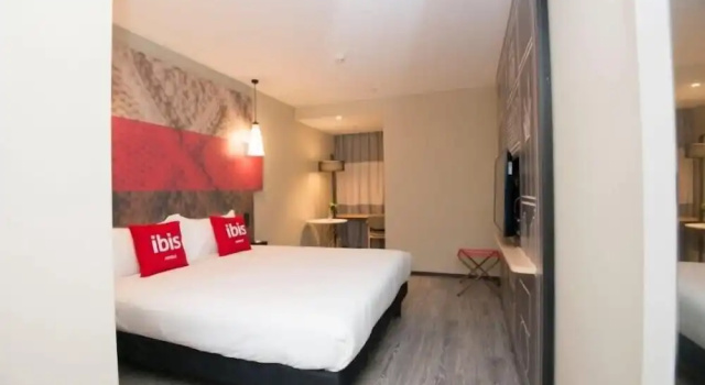 Номер Standard ibis Luoyang Baolong Square Hotel