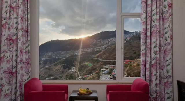 Номер Premier с красивым видом из окна The Orchid Shimla