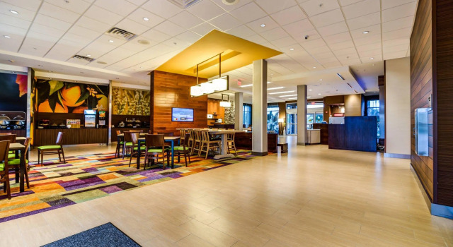 Fairfield Inn & Suites by Marriott Delray Beach I-95, Забронировать Отель Отели Делрей-Бич с парковкой, рядом с Old School Square Cultural Arts Center, Парковка