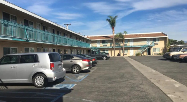 Castaway Motel