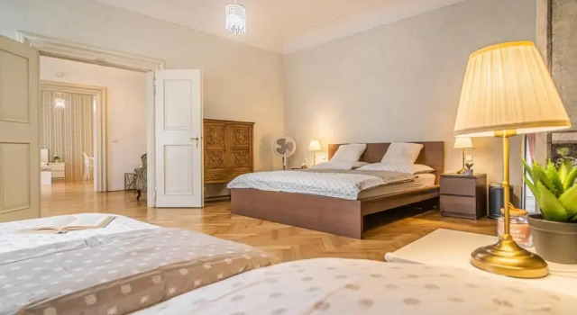 2 Bed Flat - Sleeps 6 - Pets - Wifi, Rezervovat Apartmán Hotely v Praha s parkováním, poblíž Petřínský kopec, Parkování