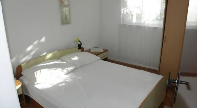 Teo - 8m From the sea & Parking - A2 Bijeli, Buchen Sie Hotel Privlaka Gespanschaft Zadar