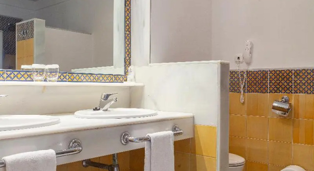 Номер Standard с балконом Hotel Duque de Najera