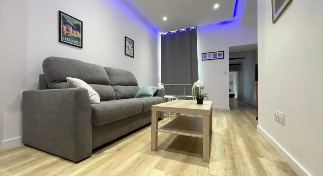 Апартаменты In the heart of the city very quiet T2 for 4 people #CF