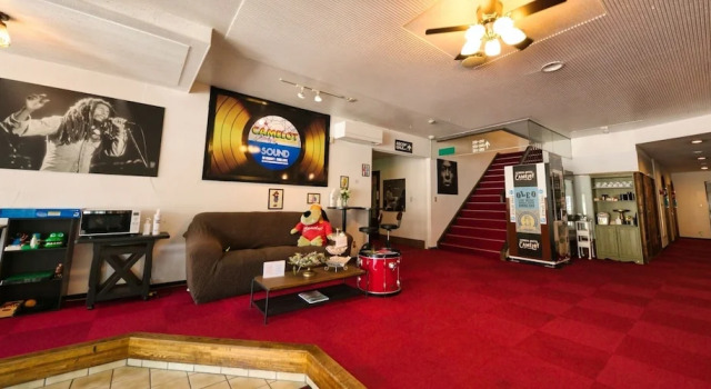 Hotel Camelot, Забронировать Отель Отели Фудзикавагутико с парковкой, рядом с Ide Sake Brewery, Парковка