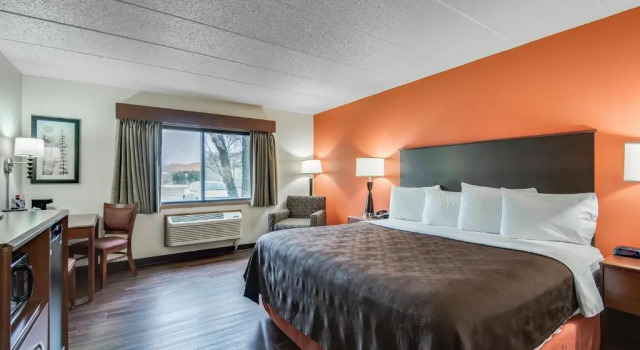 Номер Standard AmericInn by Wyndham Coon Rapids