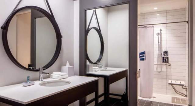 Четырёхместный номер Standard с видом на город Aloft by Marriott Philadelphia Downtown