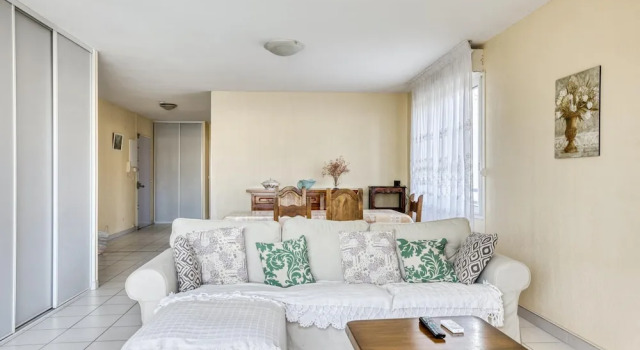 Apartment With 2 Bedrooms in Mèze, With Wonderful sea View, Furnished, Book Lejlighed Lejligheder i Étang de Thau, Lejlighed