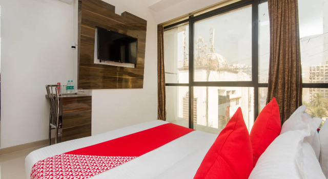 Capital O 12043 Hotel Konak, Забронировать Отель Отели штата Махараштры 3 звезды, 3*