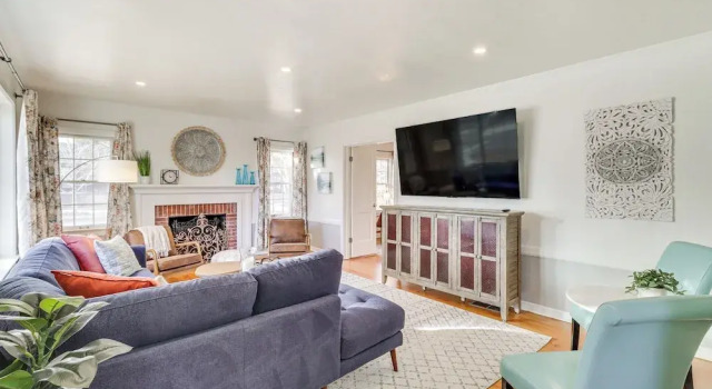 < 1 Mi to Midtown: Pet-friendly Home in Reno!, Забронировать Дом для отпуска Виллы Рино, рядом с Ратуша округа Уошо, Вилла