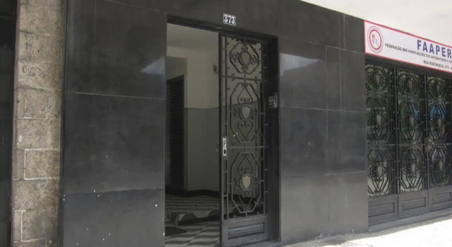 Lapa Chêca Guest House, Забронировать Гостевой дом Гостевые дома Рио-де-Жанейро, рядом с Концертная площадка Praça da Apoteose, Гостевой дом