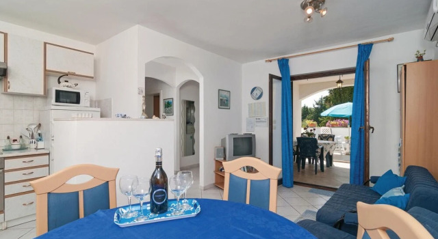 Awesome Apartment in Supetar With 2 Bedrooms and Wifi, Prenota Appartamento San Pietro di Brazza 