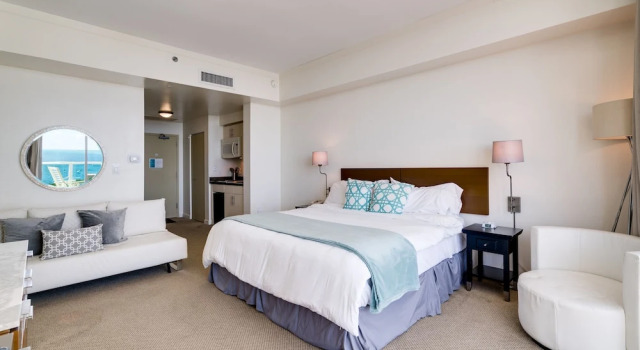 Million Dollar Ocean View Luxury Studio w/ Balcony + FREE PARKING