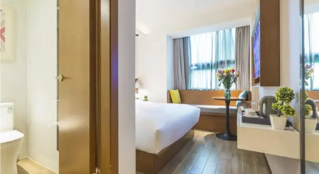 Номер Standard Borrman International Hotel Guangzhou Meihuayuan Subway Station Branch-Free one-way shuttle bus to the exhibition venue during the Canton Fair - Paid airport pickup service available