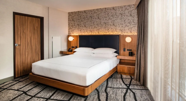 Двухместный номер Mobility Accessible with Roll-in Shower The Charter Hotel Seattle, Curio Collection By Hilton