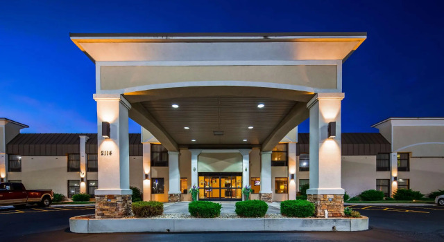Кровать в общем номере Best Western Plus Anderson