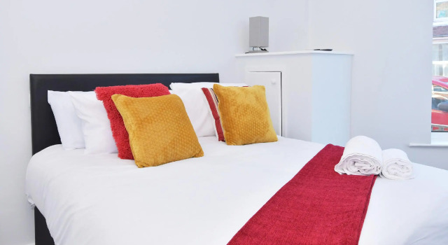 Townhouse @ 24 Brunswick Place Stoke, Забронировать Отель «постель и завтрак» Сток-он-Трент Стаффордшир, рядом с Театр Regent