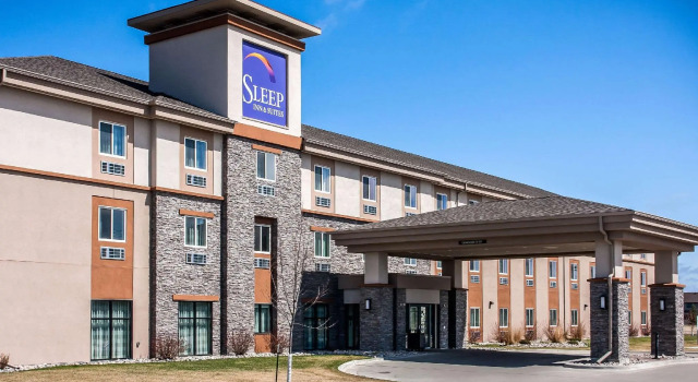 Кровать в общем номере Sleep Inn & Suites Grand Forks Near Alerus Center