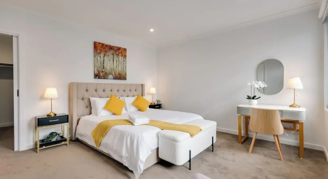 StayAU Stylish 4BR Home Ringwood, Rezerwuj Dom wakacyjny Wille w Ringwood, Willa