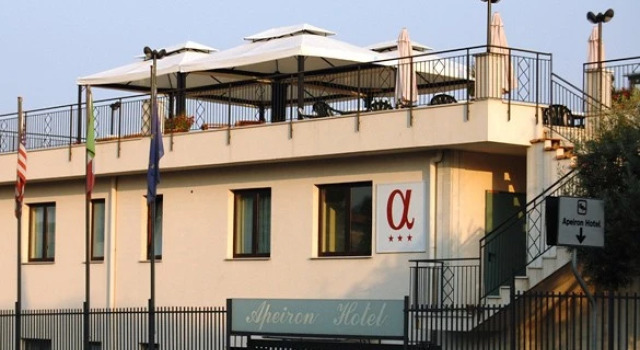 Apeiron Hotel