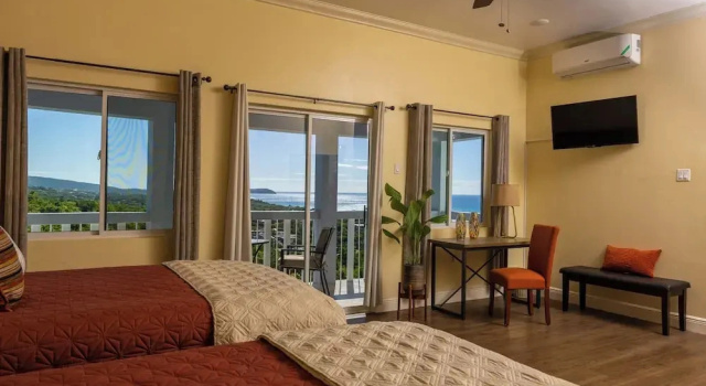 Двухместный номер Deluxe с балконом и с видом на море Majestic Heights Bed & Breakfast
