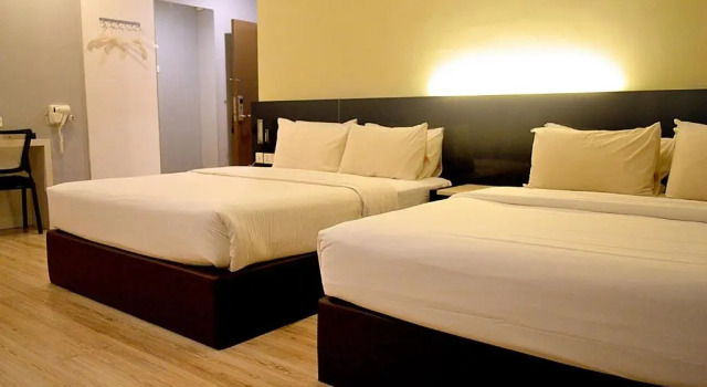 Четырёхместный номер Standard Swing & Pillows - Golden Roof Hotel Ampang, Ipoh