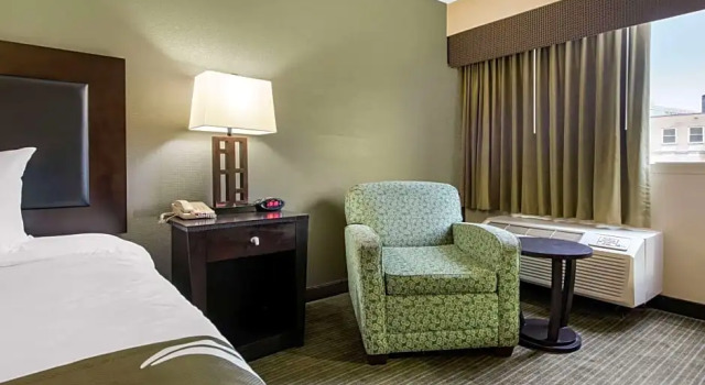Люкс Quality Inn & Suites Charleston - Civic Center