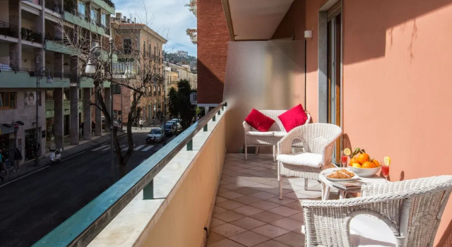 Апартаменты Modern spacious apartment with terrace, balconies, solarium & gym