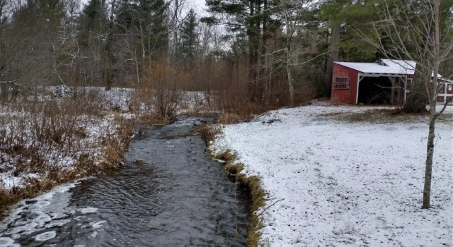 Коттедж с 3 комнатами Two Brooks Lodge