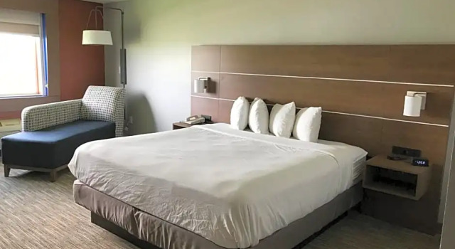 Номер Deluxe Holiday Inn Express - Toledo West - Napoleon by IHG