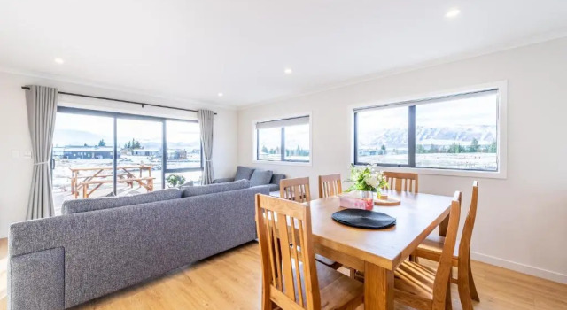 Апартаменты Mirror Lake Apartment