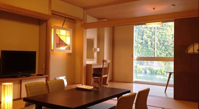 Номер Superior с видом на реку Gifu Grand Hotel