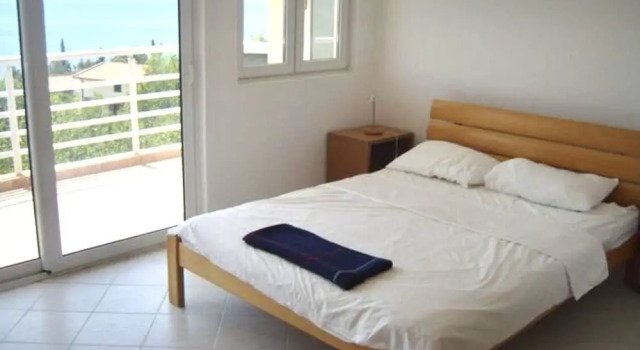 Spectacular sea View 4-bed Duplex Apartment, Book Apartment Zagrađe Bar County