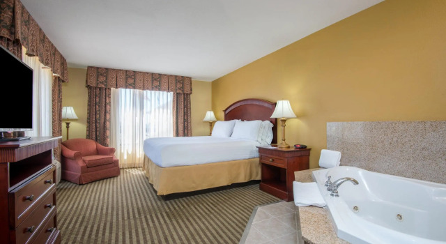 Двухместный люкс c 1 комнатой Holiday Inn Express Enid-Highway 412 by IHG