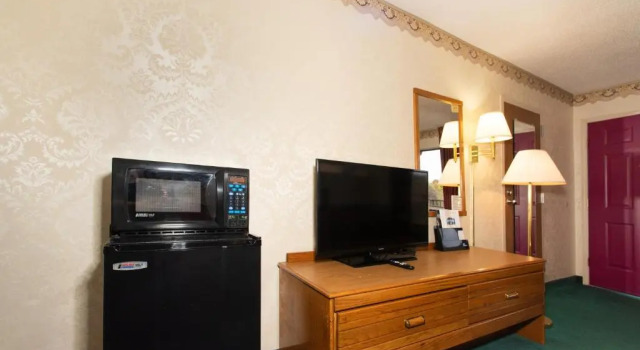 Четырёхместный номер Standard Express Inn