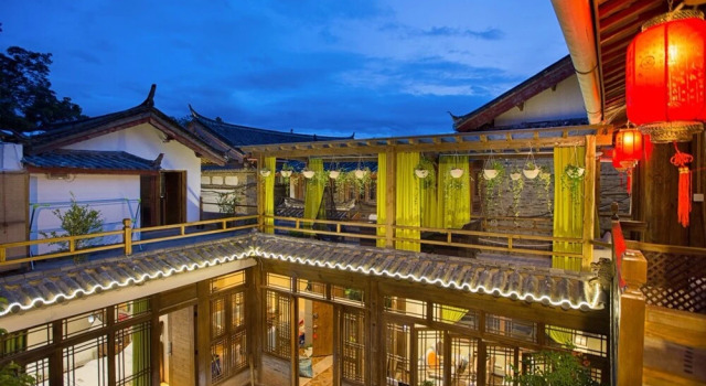 Huaqian Yuexia Inn Lijiang, Забронировать Отель Лицзян Юньнань, рядом с Улица Сквер-стрит Древнего города Даянь